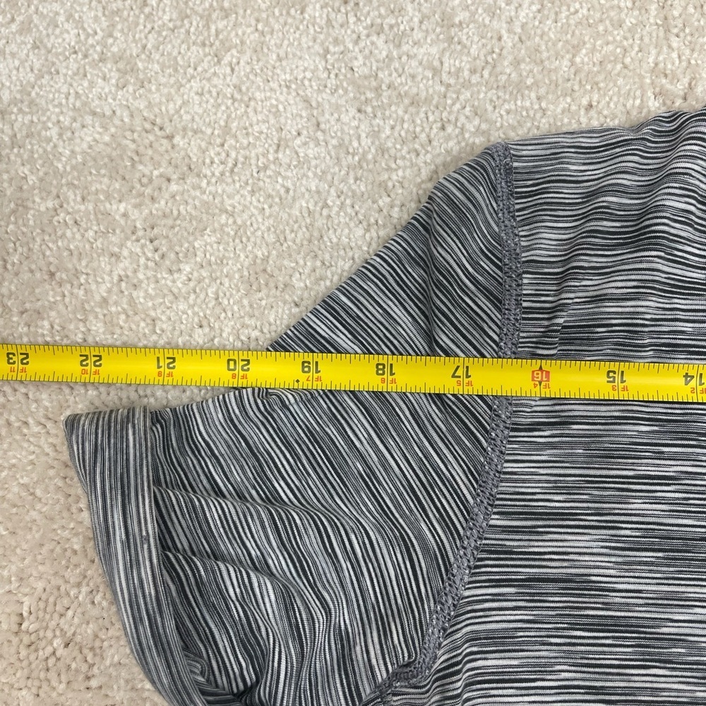 Lululemon Black & White Short Sleeve Shirt - Picture 3 of 11